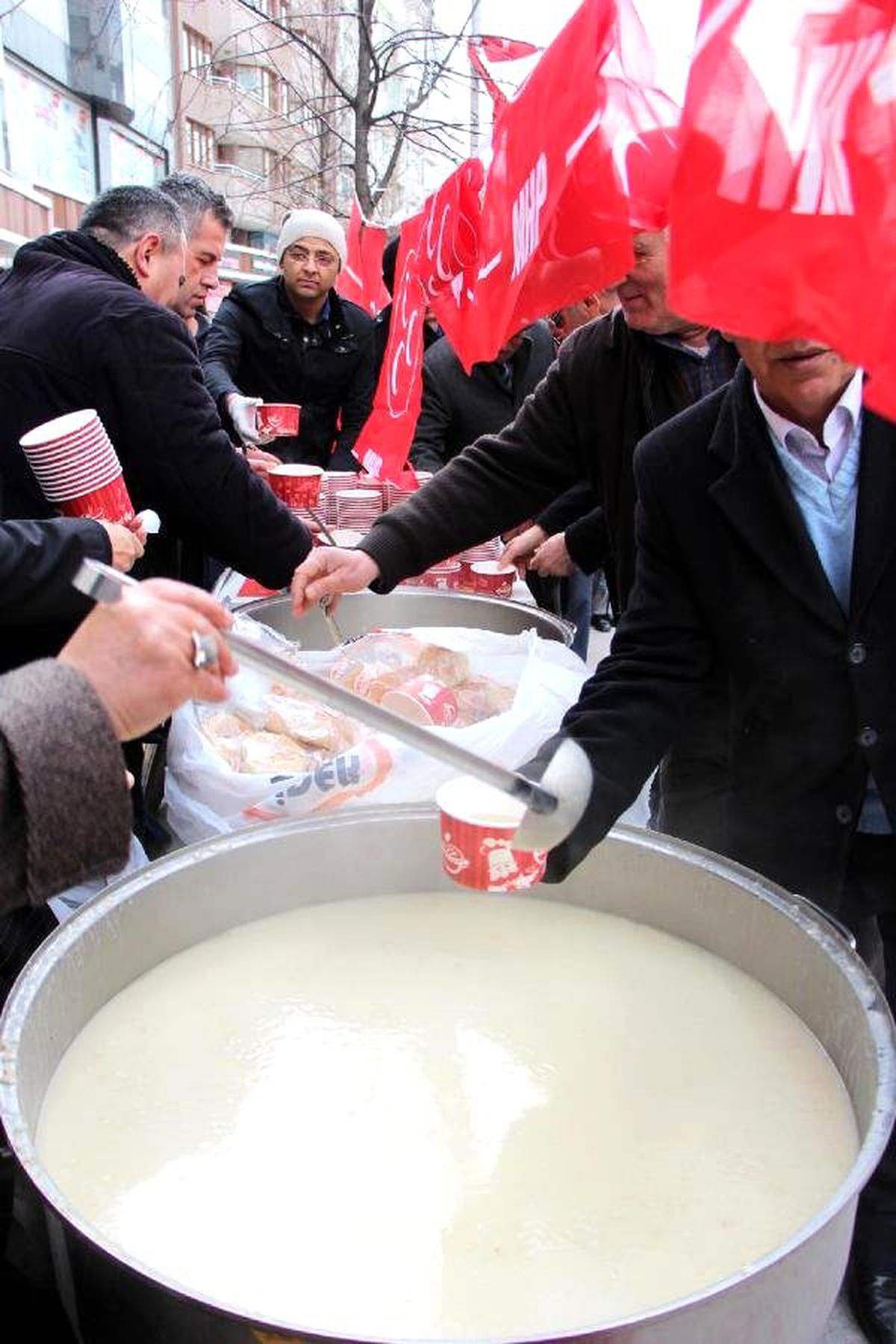 Bolulu Şehit Sayısı Kadar Buğday Çorbası Dağıttılar