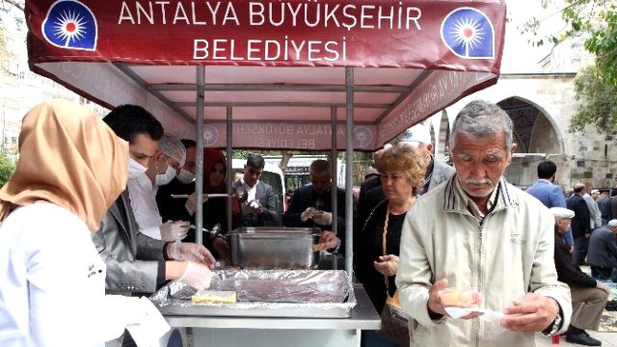 Büyükşehir Belediyesi Çanakkale Şehitleri İçin Lokma Dağıttı