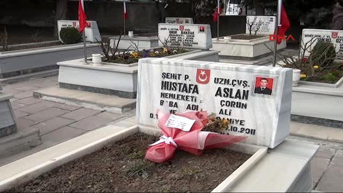 Çorum - Şehit Mezarındaki Bir Buket Çiçek Duygulandırdı