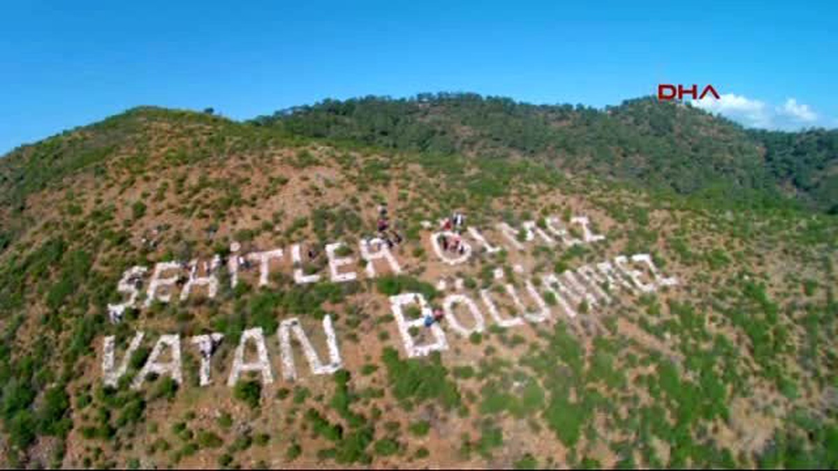 Fethiye Öğrenciler \'Şehitler Ölmez, Vatan Bölünmez\' Yazısını Yeniledi