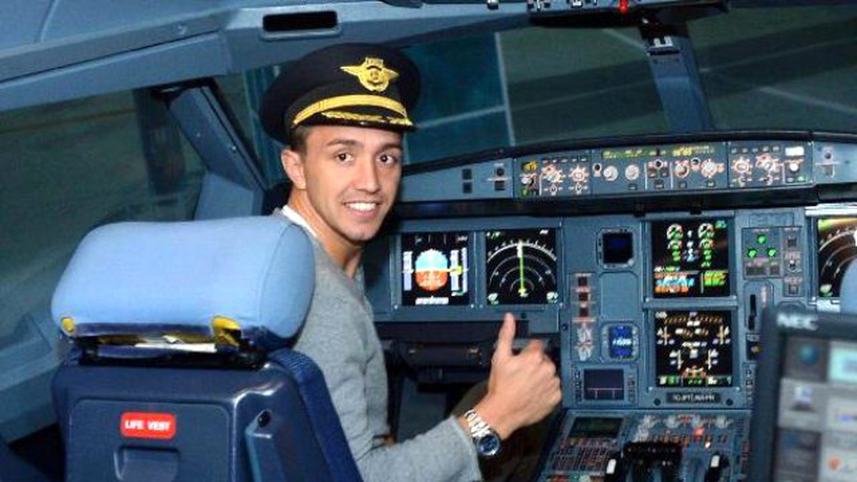 Galatasaray\'ın Kalecisi Muslera, Uçuş Simülatörü Kullandı