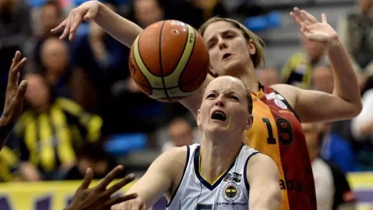 Galatasaray Odeabank, Fenerbahçe\'yi 72-54 Yendi