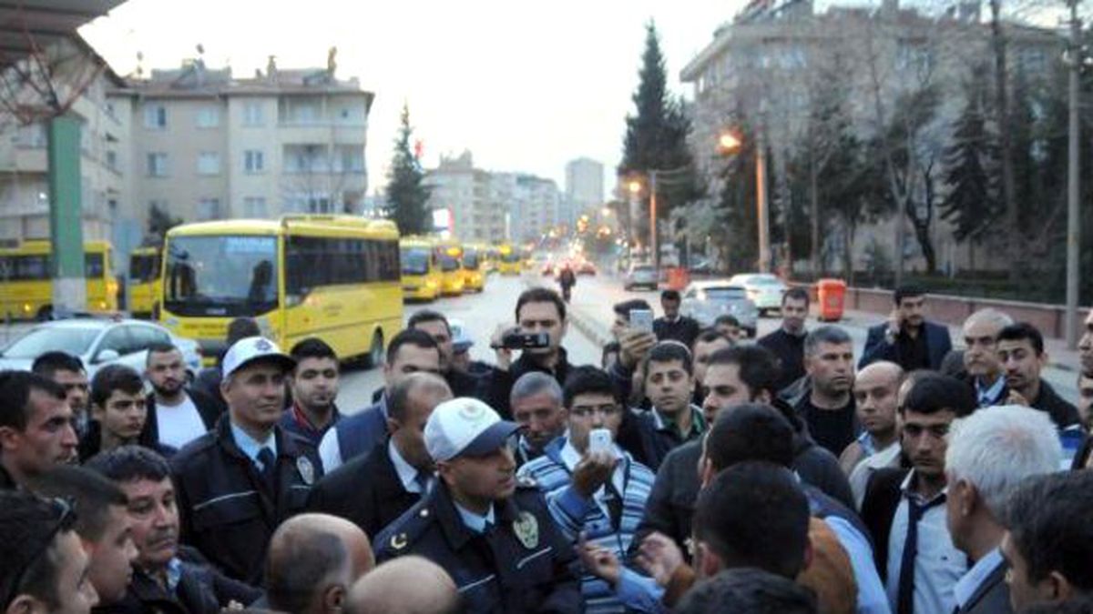 Gaziantep\'te Minibüsçüler Eylem Yaptı