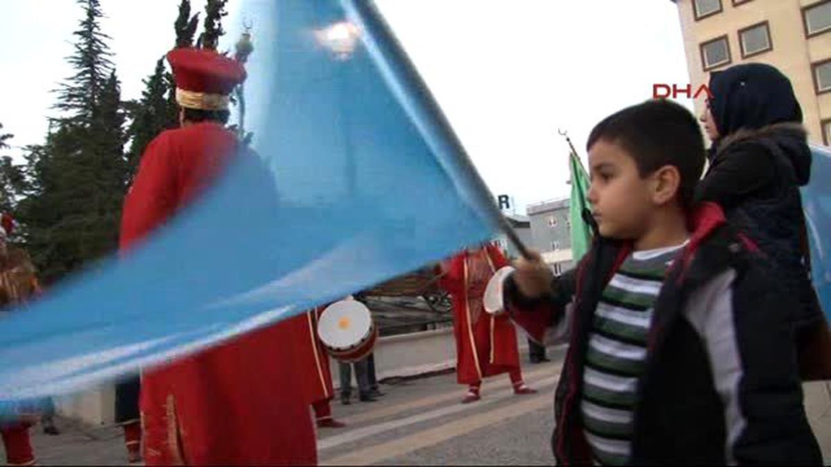 Gaziantep?te, Ülkücülerden Mehter Eşliğinde Meşaleli Yürüyüş