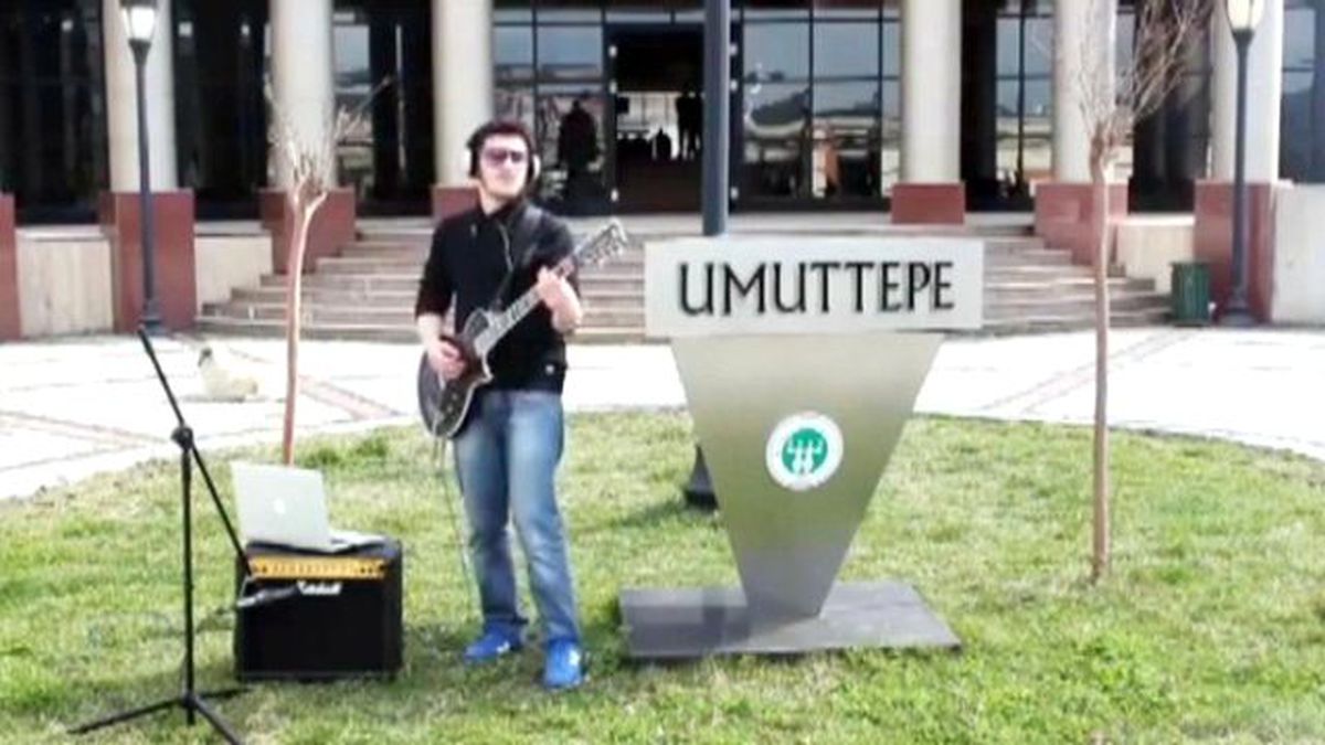 Kocaeli Üniversitesi Öğrencileri Çanakkale Türküsünü Seslendirdi