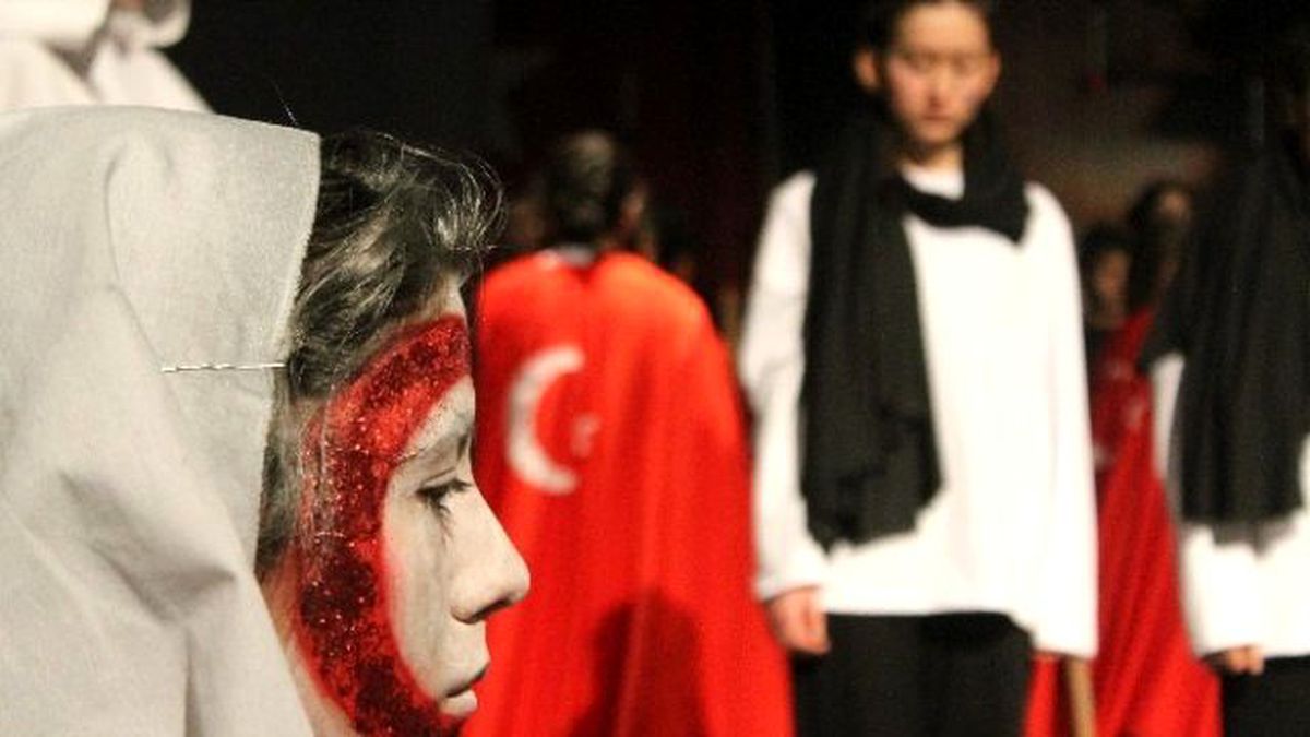 Liselilerden Duygulandıran Oratoryo