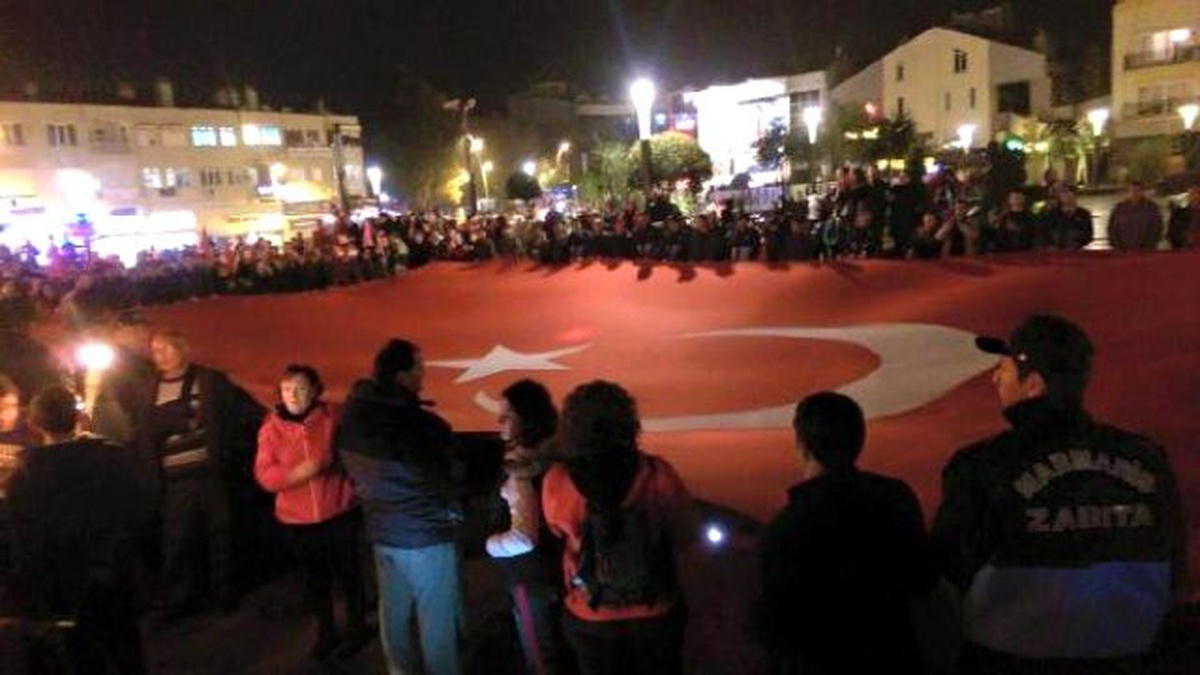 Manisa\'da 5 Bin Kişilik Fener Alayı
