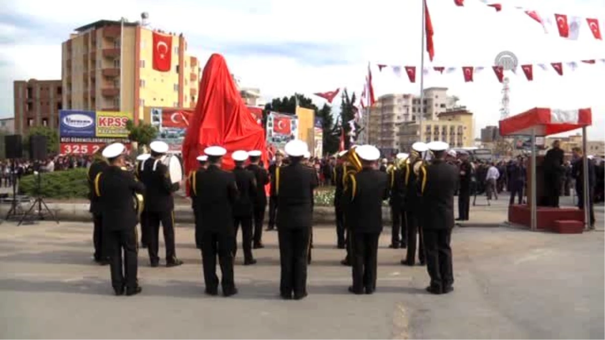 Mersinli Şehit Jandarma Uzman Çavuş Eren Kızılgedik\'in Heykeli Açıldı