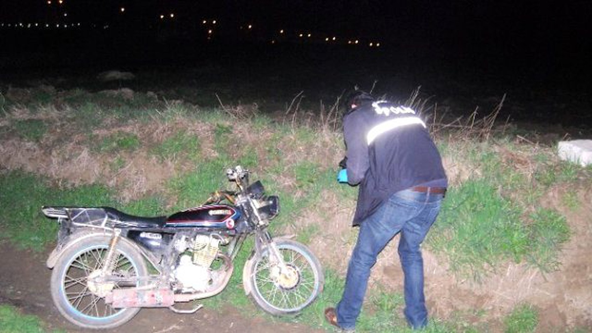 Polis Çalınan Motosikleti Tarlada Buldu