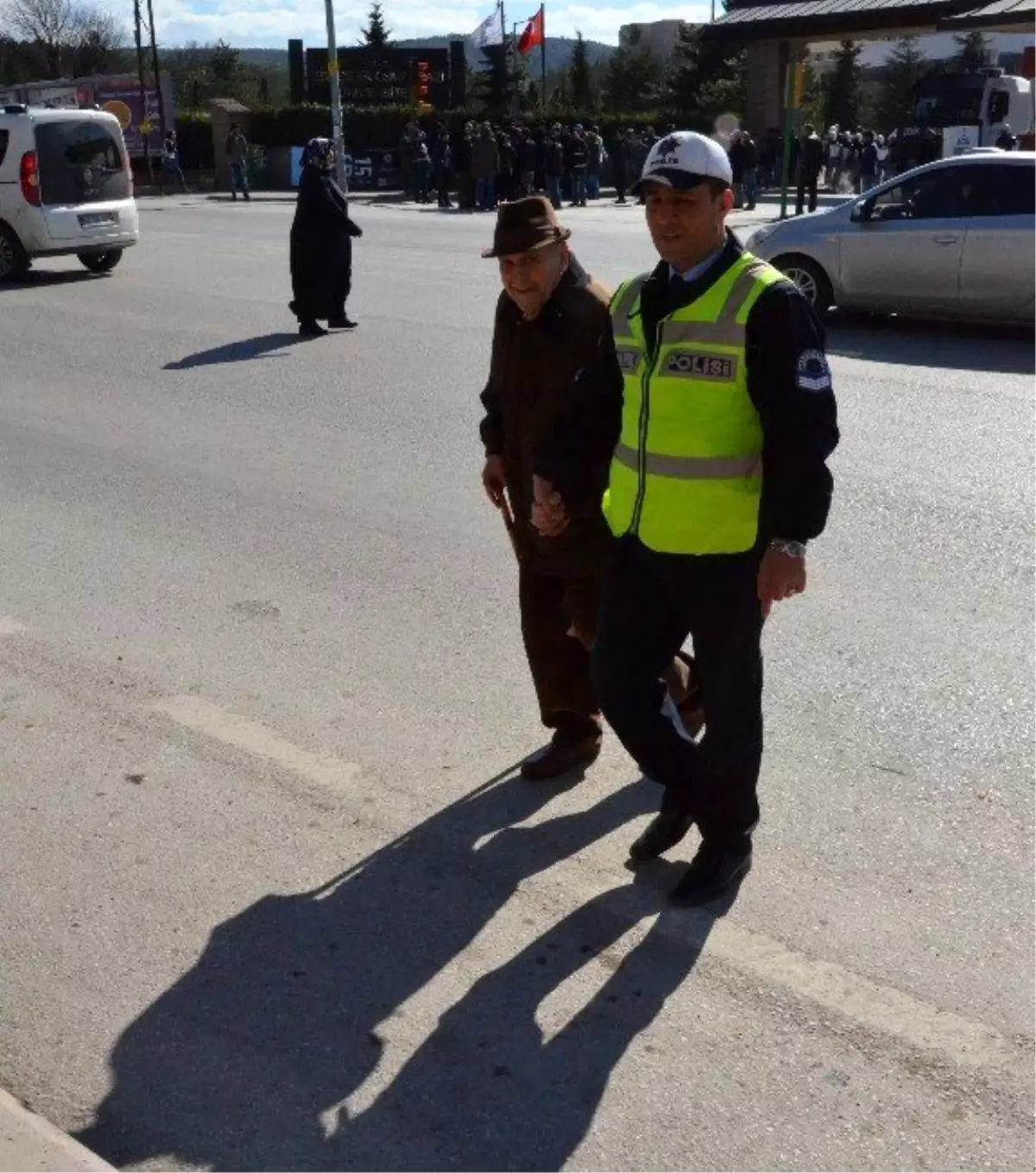 Polis Memurundan Örnek Davranış