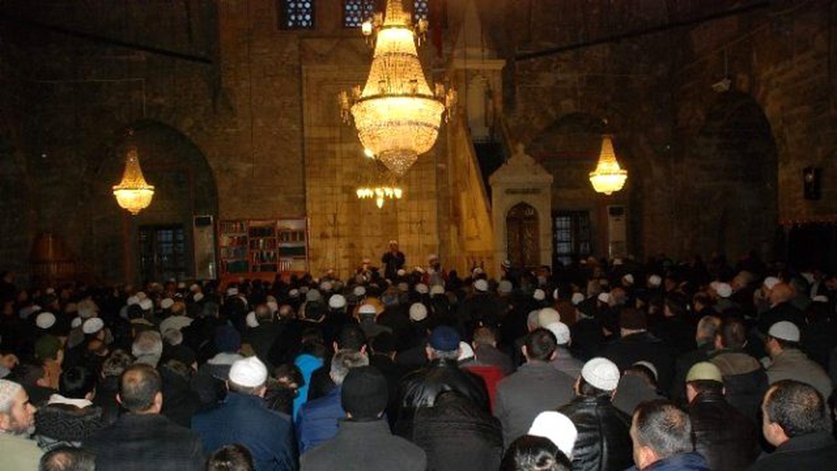 Sabah Namazı Sonrasıda Vatandaşa Çanakkale Menüsü