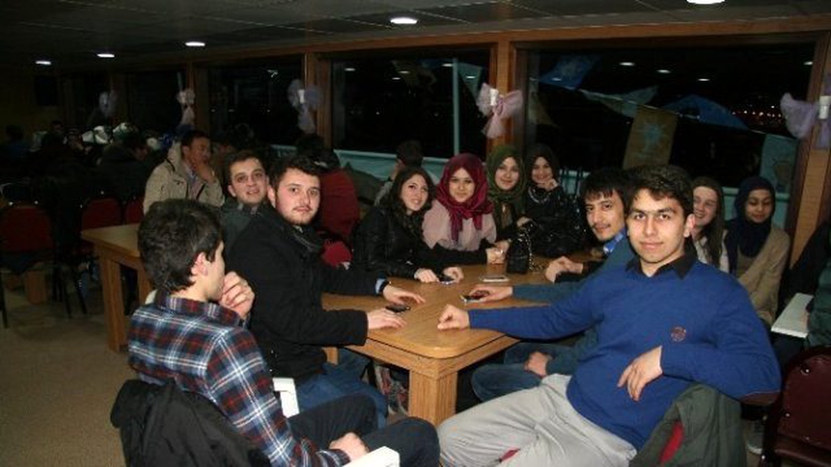 Sakaryalı Ak Gençler Çanakkale\'ye Çıkarma Yaptı