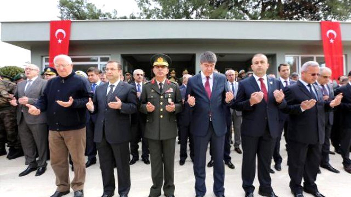 Şehidinin Mezar Taşına Sarılıp Ağladı