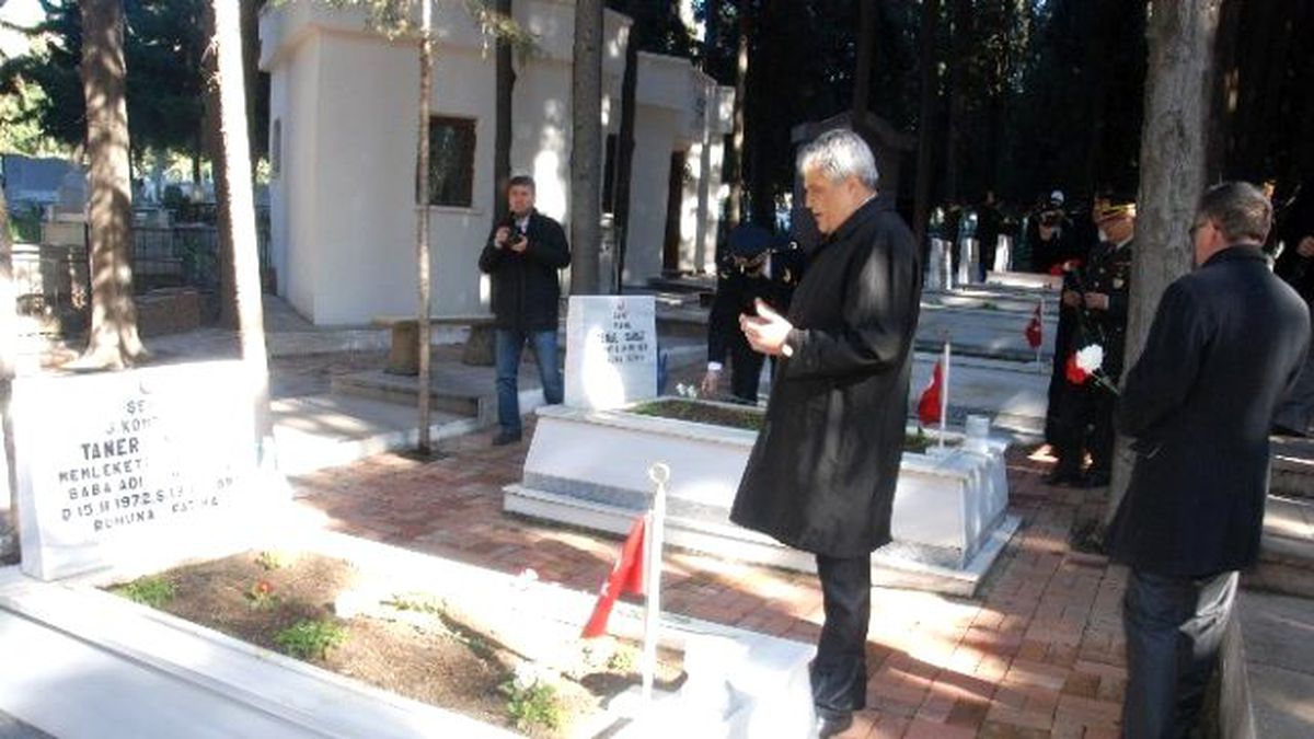 Şehitler Mezarı Başında Anıldı