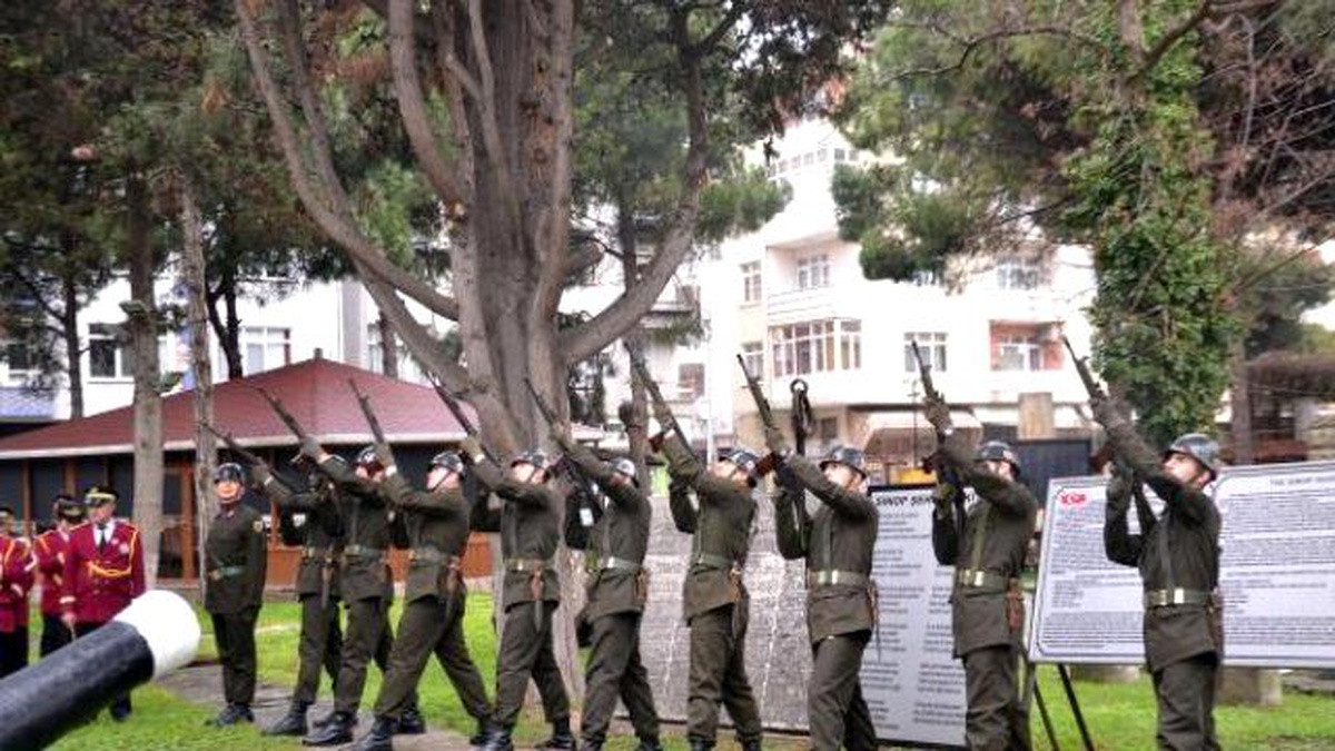 Sinop\'ta Kadın Vali, Şehit Kabirlerini Ziyaret Etti