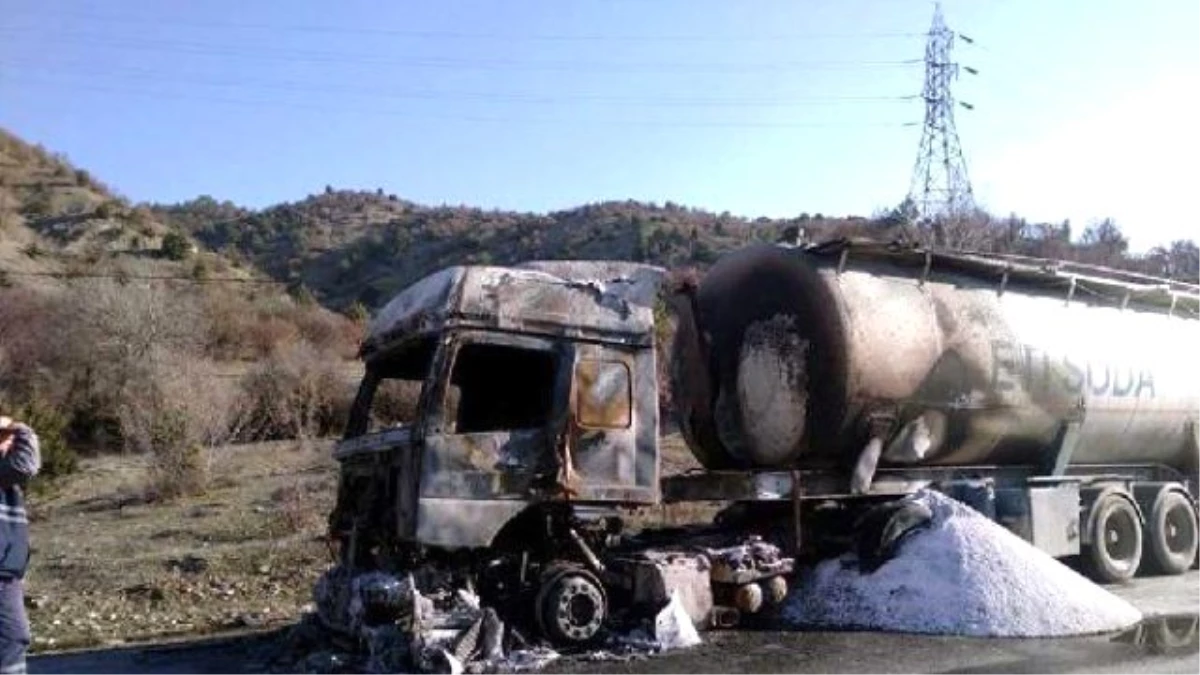 Soda Yüklü Tanker Hareket Halindeyken Alev Alıp Yandı