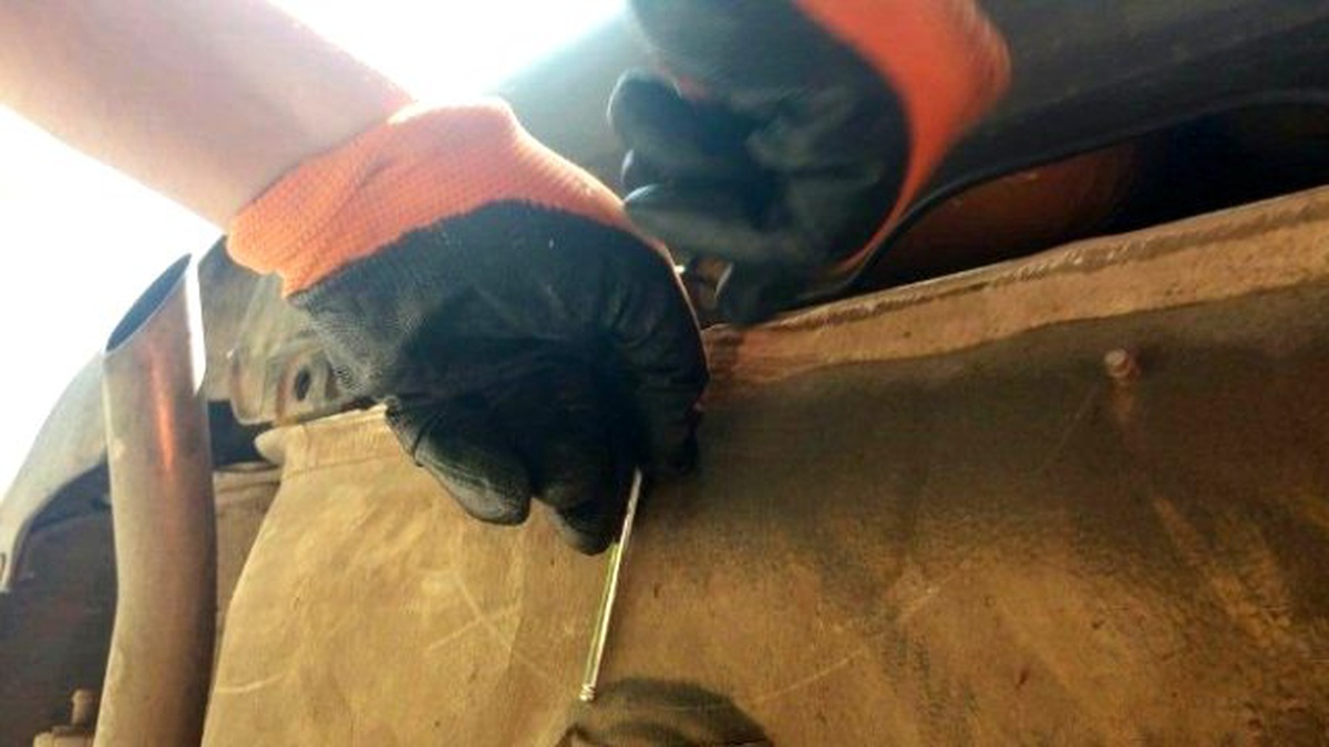 Sözleşmeli Öğretmenin Aracından 13 Kilo Esrar Çıktı
