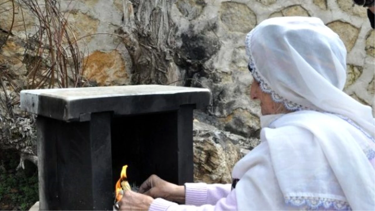 Tunceli\'de Anneler Barış İçin Mum Yaktı, Dua Etti