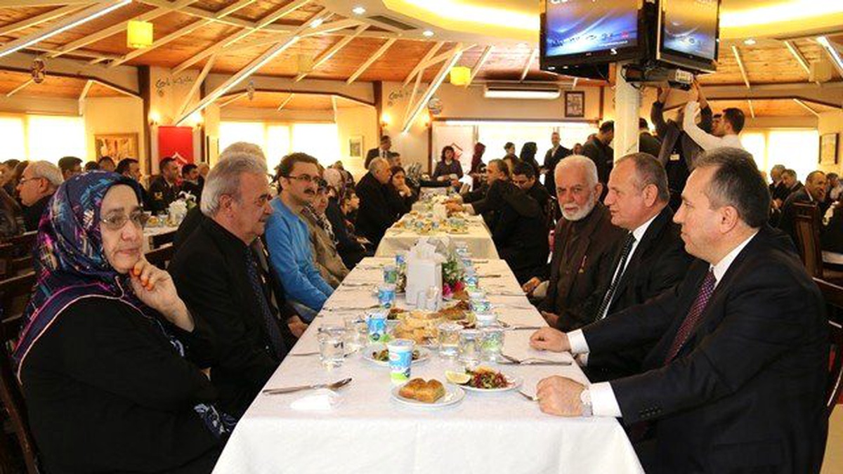 Vali Fidan Şehit Yakınları ve Gazilerle Yemekte Bir Araya Geldi