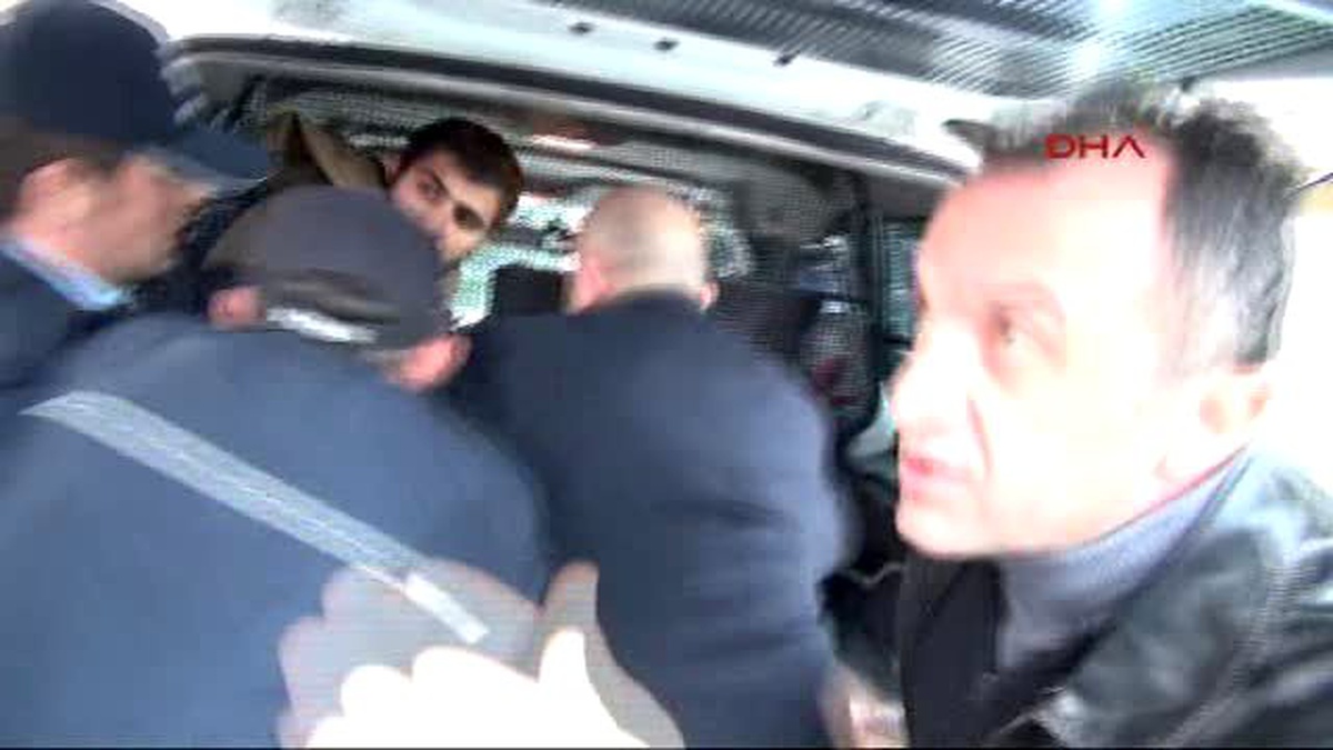 AK Parti Binasına Yumurta Atan 3 Üniversiteliye Gözaltı