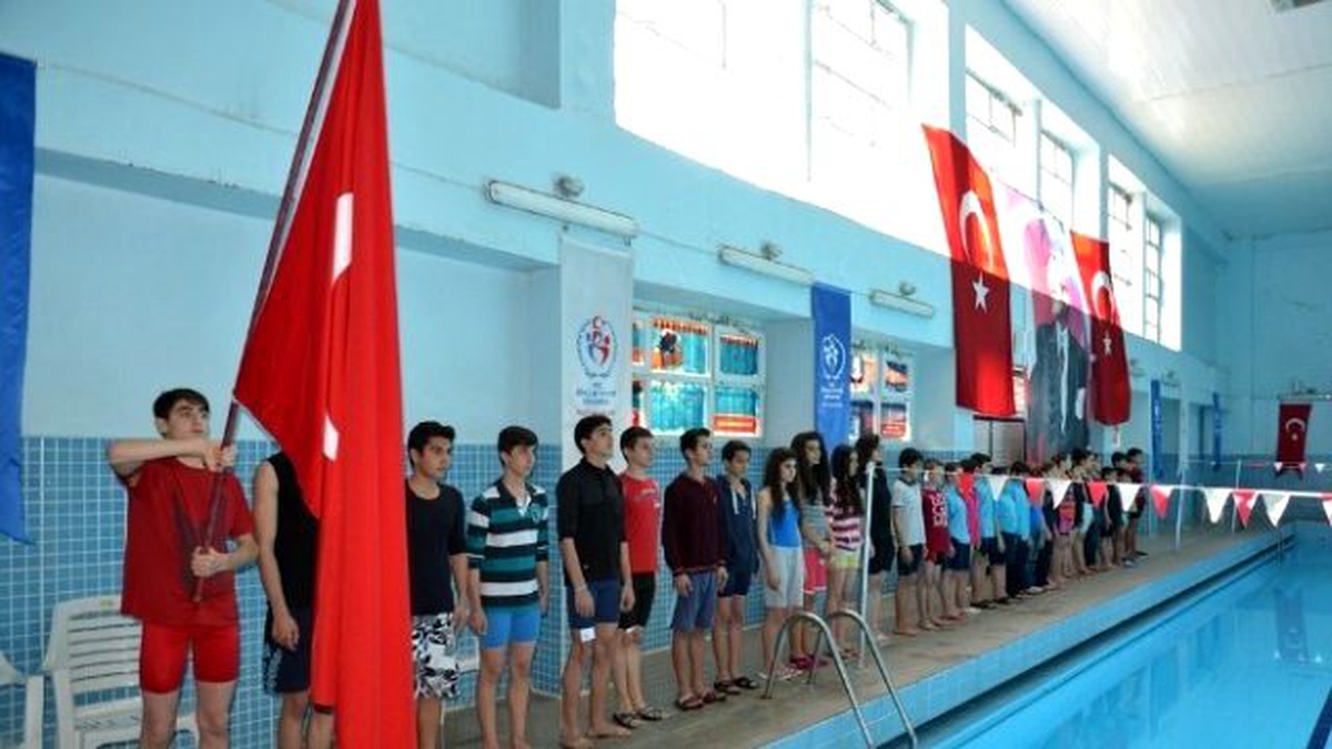Adıyaman\'da Çanakkale Zaferi Yüzme Yarışları Yapıldı