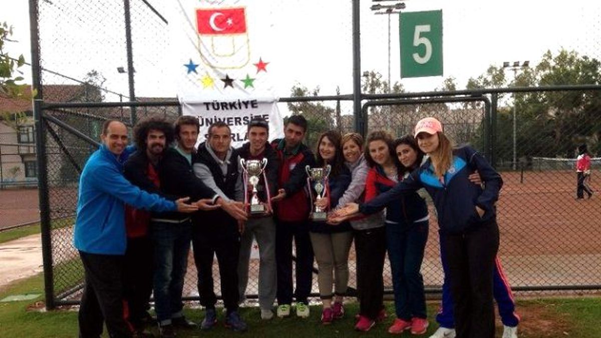 Adü Bayan ve Erkek Tenis Takımının Başarısı Sevindirdi