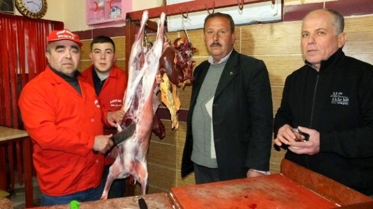 Ağacık\'da Kasap Hareketliliği