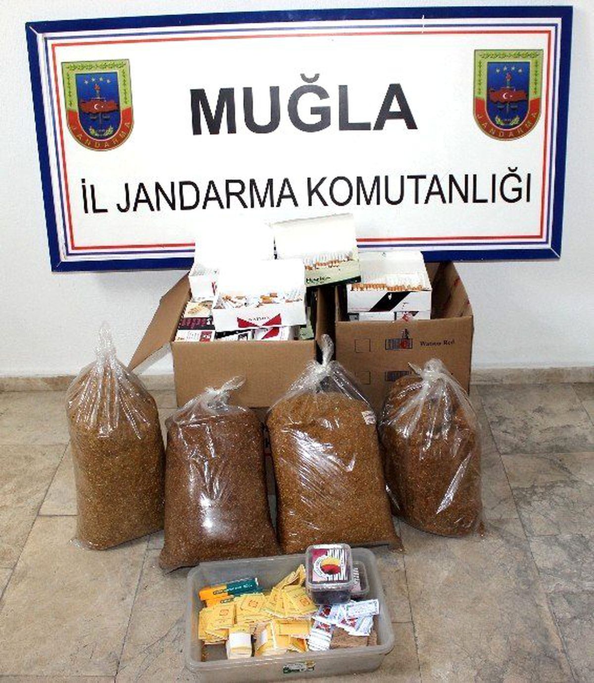 Akyaka\'da Kaçak Tütün Operasyonu
