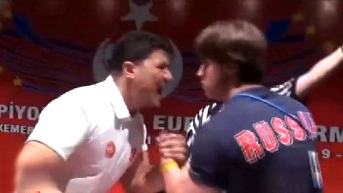 Avrupa Bilek Güreşi Turnuvası\'nda Atar Yapan Türk Sporcu