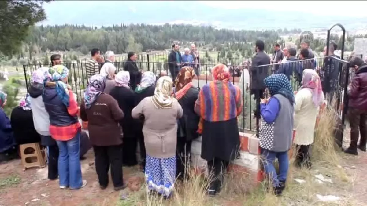 Ayakları Bağlandıktan Sonra Boğularak Öldürülen Adam Toprağa Verildi