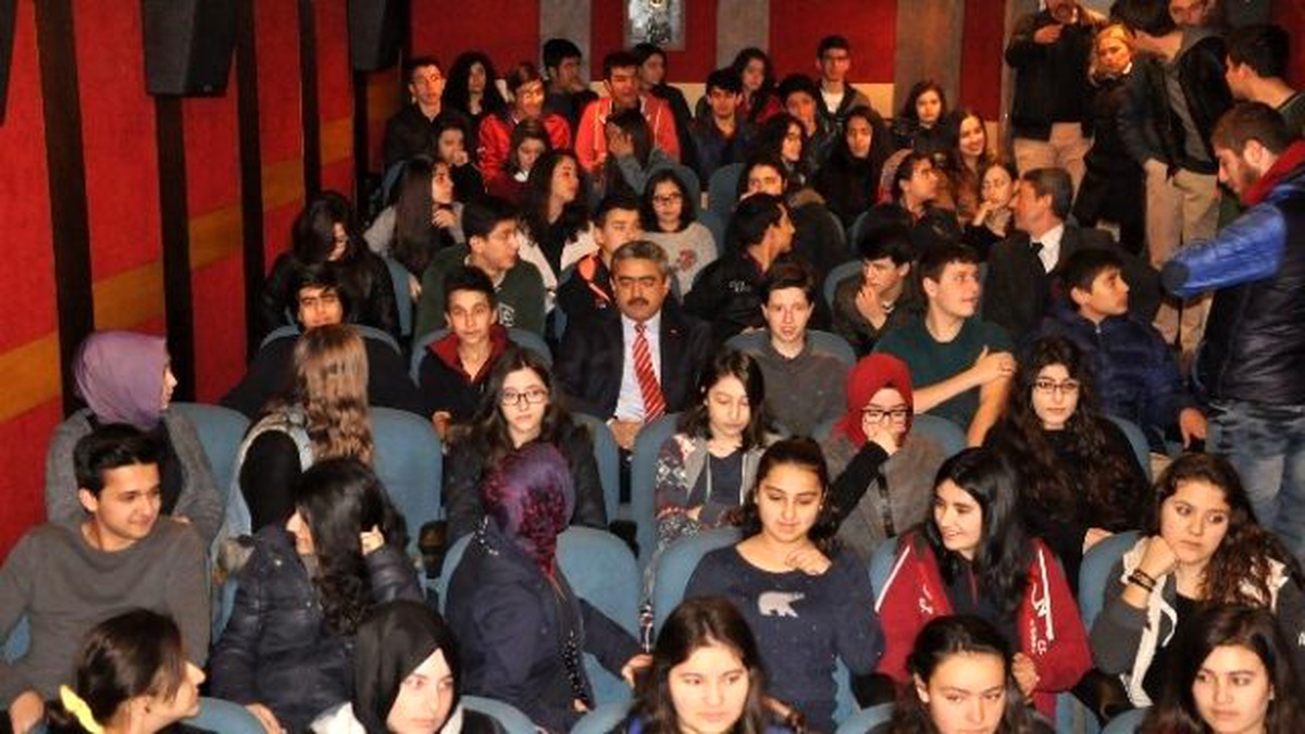 Başkan Alıcık, Lise Öğrencileri ile Son Mektup Filmini İzledi