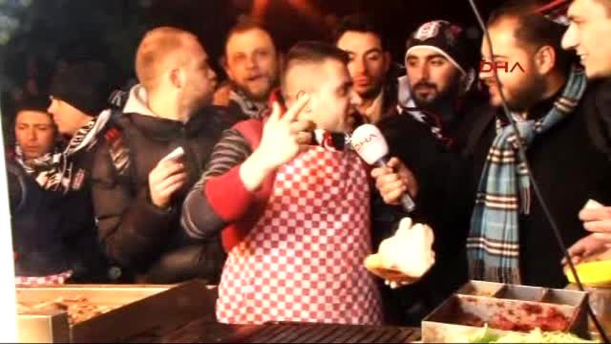 Beşiktaşlı Taraftarlar Atatürk Olimpiyat Stadı\'na Akın Etti Ek