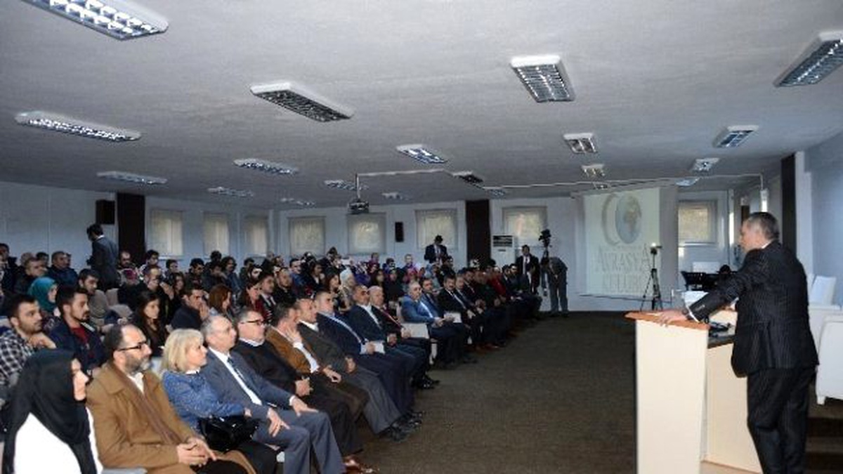 Beü\'ye Konuk Olan Külünk\'ten "Apolitik" Açıklaması