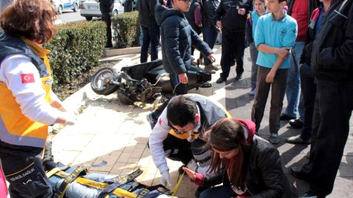 Bisiklet Yolunda Motosiklet Kazası: 2 Yaralı