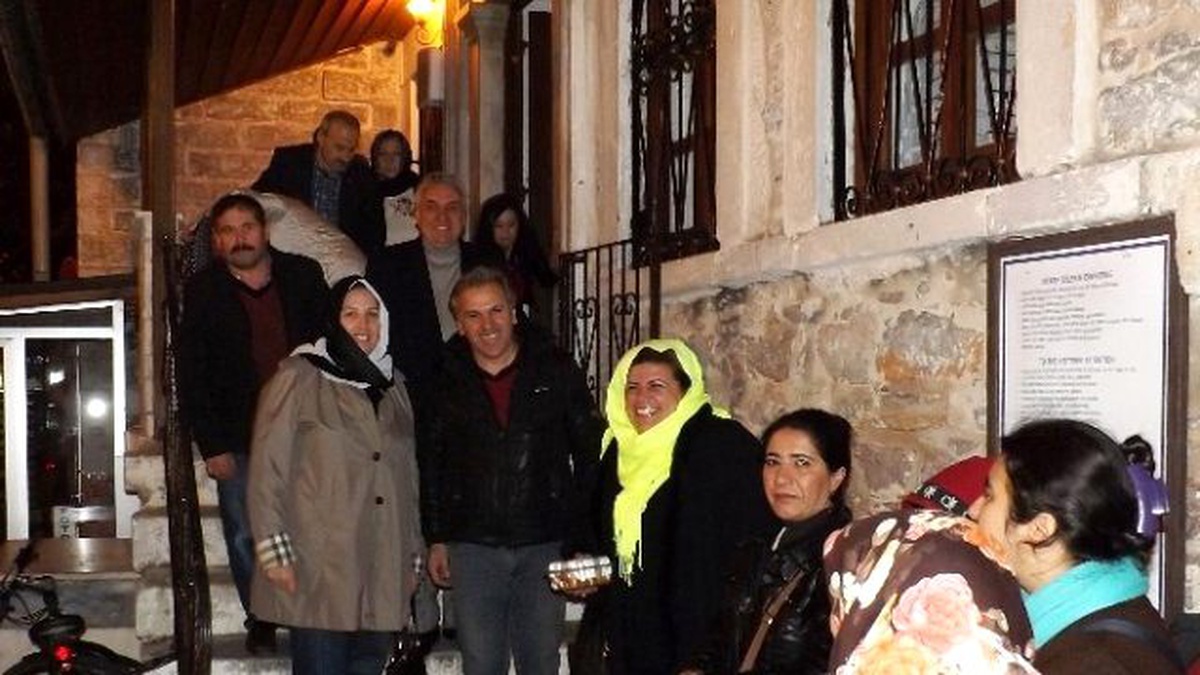 Bodrum AK Parti İlçe Teşkilatı Çanakkale Şehitleri İçin Lokma Dağıtıp Mevlit Okuttu