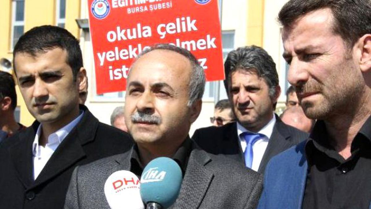 Bursa\'da Öğretmene Yumruklu Saldırıya Tepki