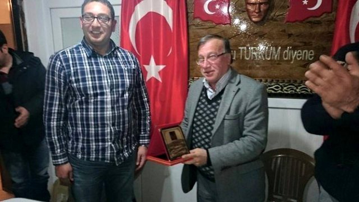 Didim 75 Gençlik\'ten Esnaf Odası Başkanına Teşekkür Plaketi