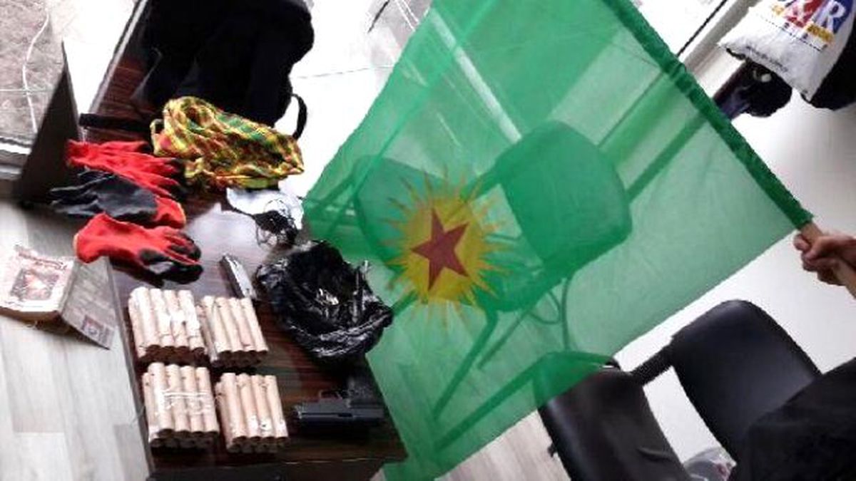 Diyarbakır\'da El Yapımı Bomba ve Molotoflar Ele Geçirildi