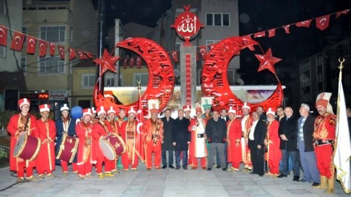 Dursunbey\'de Şehitler Anıtı Açıldı