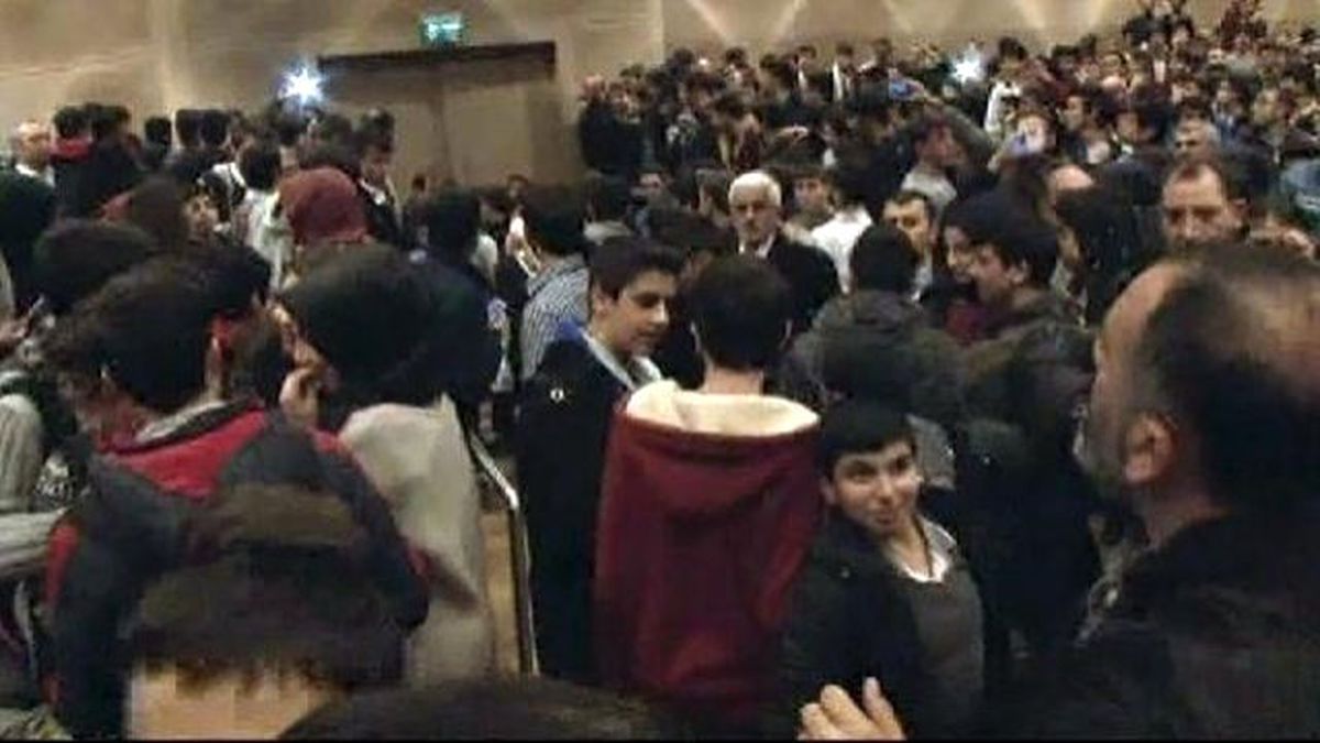 Erdoğan Konuşurken Pankart Açmak İstediler