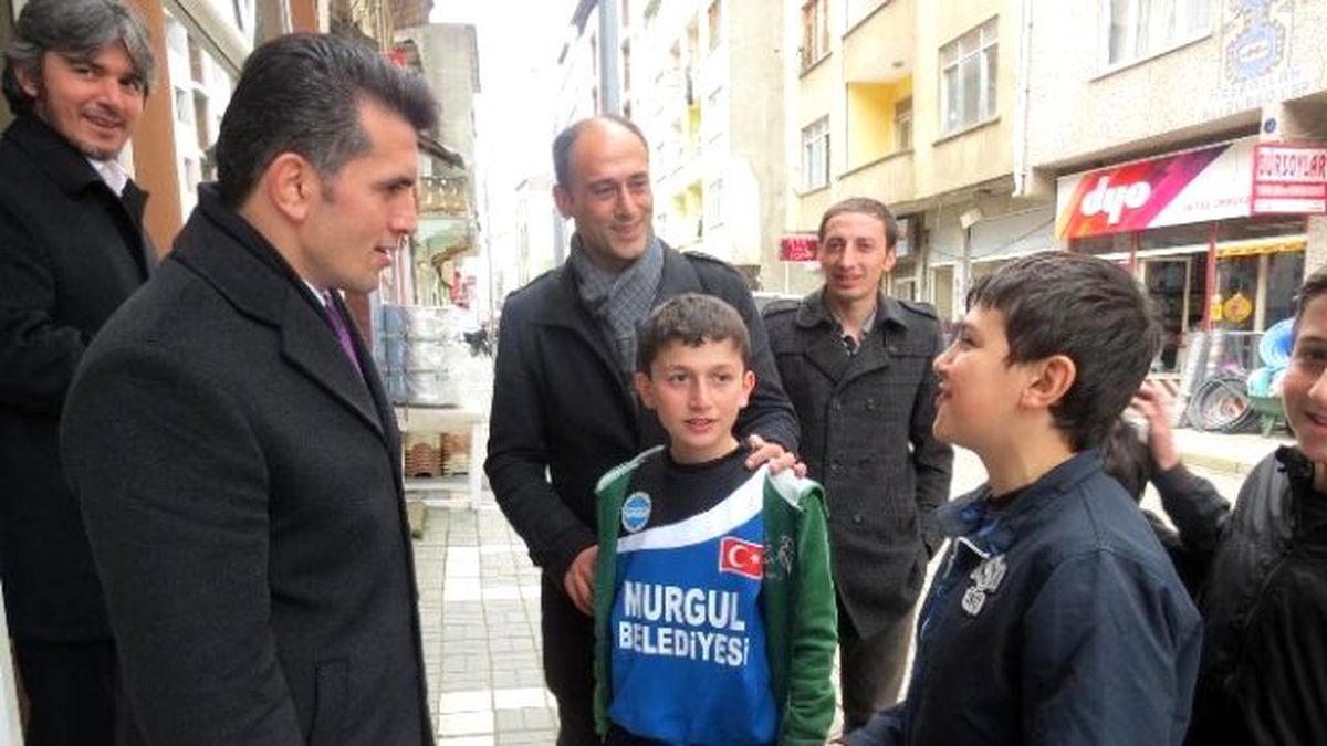 Esnaf Şampiyonu Bağrına Bastı