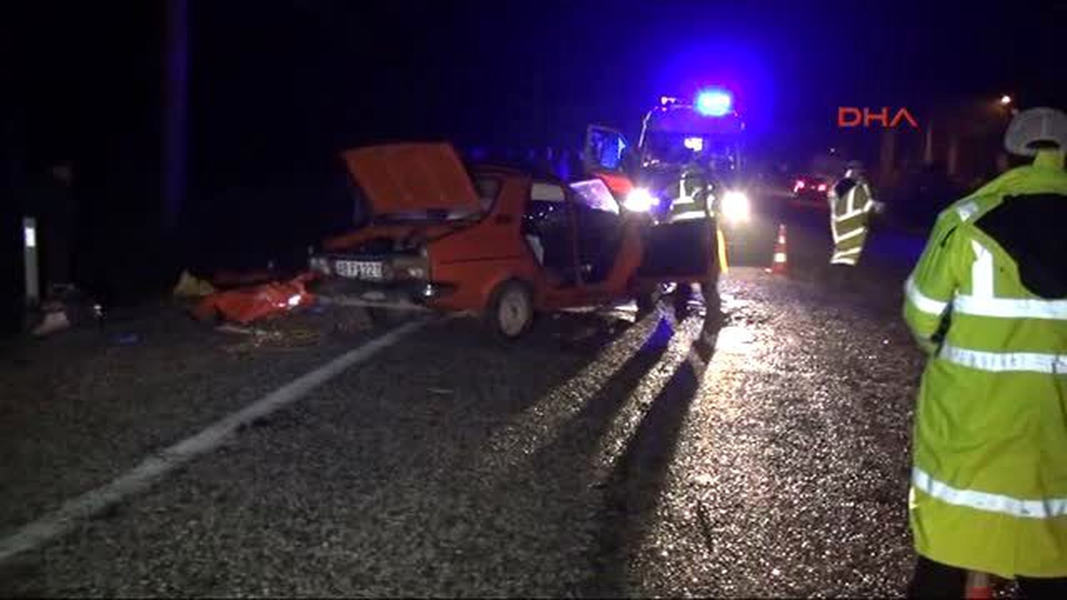 Fethiye\'de Kamyonet ile Otomobil Kafa Kafaya Çarpıştı: 1 Ölü, 3 Yaralı