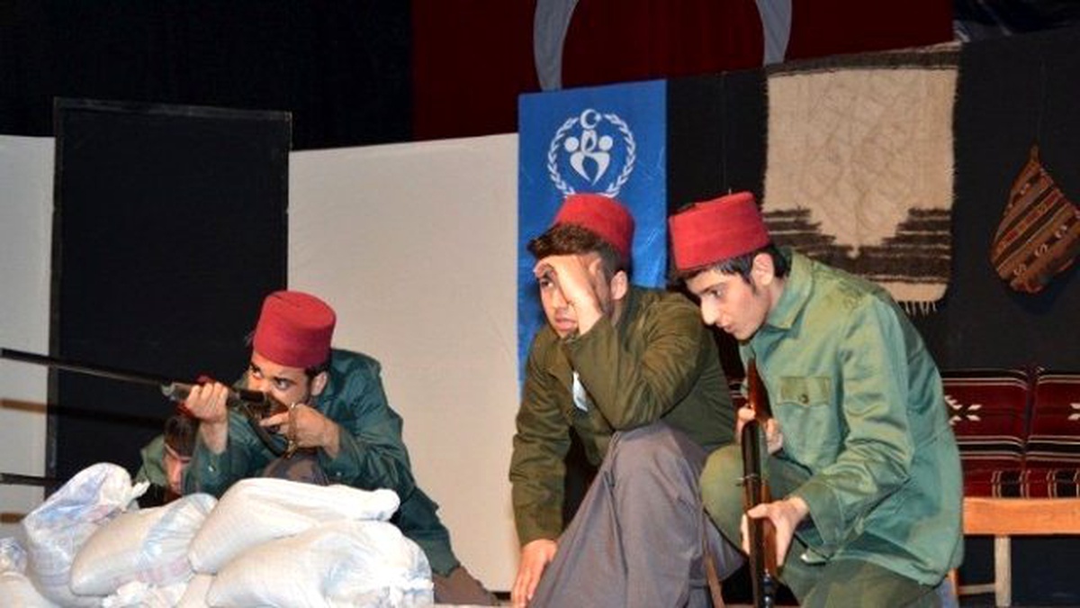 Gençlik Merkezi \'Çanakkale\' Adlı Tiyatroyu Sahneledi