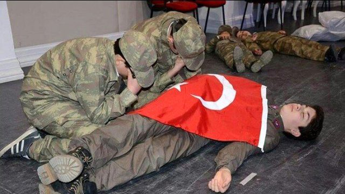 Gözyaşlarına Boğdular, Ayakta Alkışlandılar