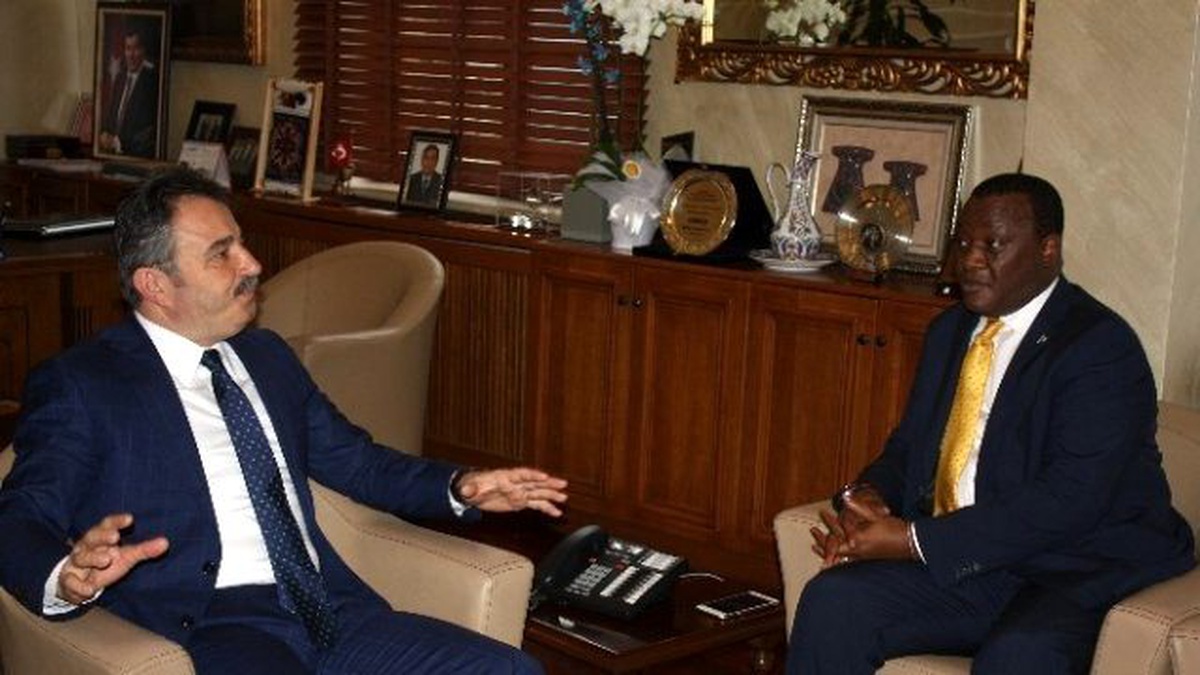 Güney Afrika Büyükelçisi\'nden Büyükşehir Belediyesi\'ne Kardeş Şehir Teklifi