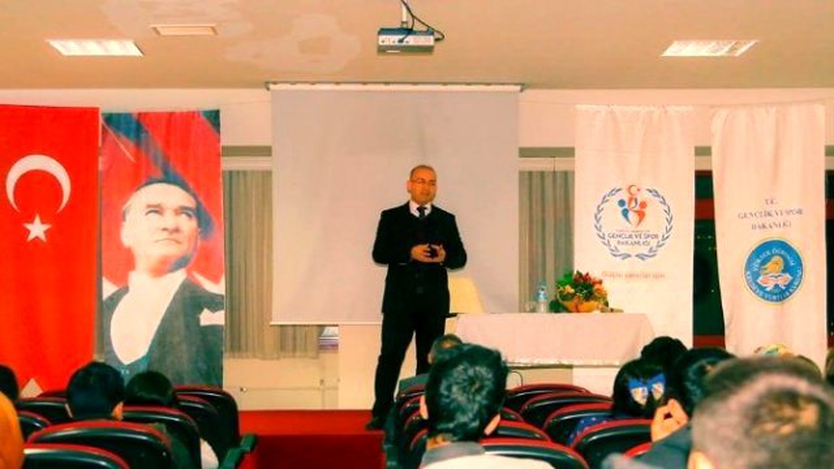 Hakan Zengin\'den Gençlere Altın Öğütler