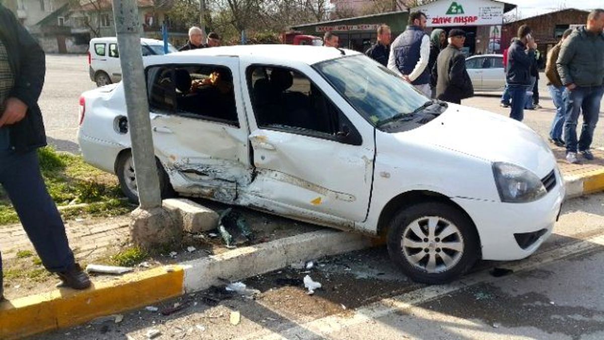 Hatalı Dönüş Kazaya Neden Oldu: 4 Yaralı