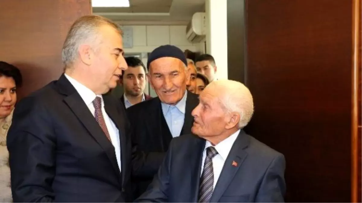 Huzurevi Sakinleri Başkan Zolan'ı Ziyaret Etti