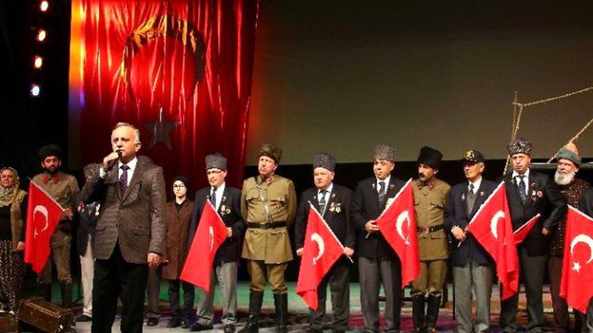 İzmir\'de Şu Çılgın Türkler Seyirciyle Buluştu