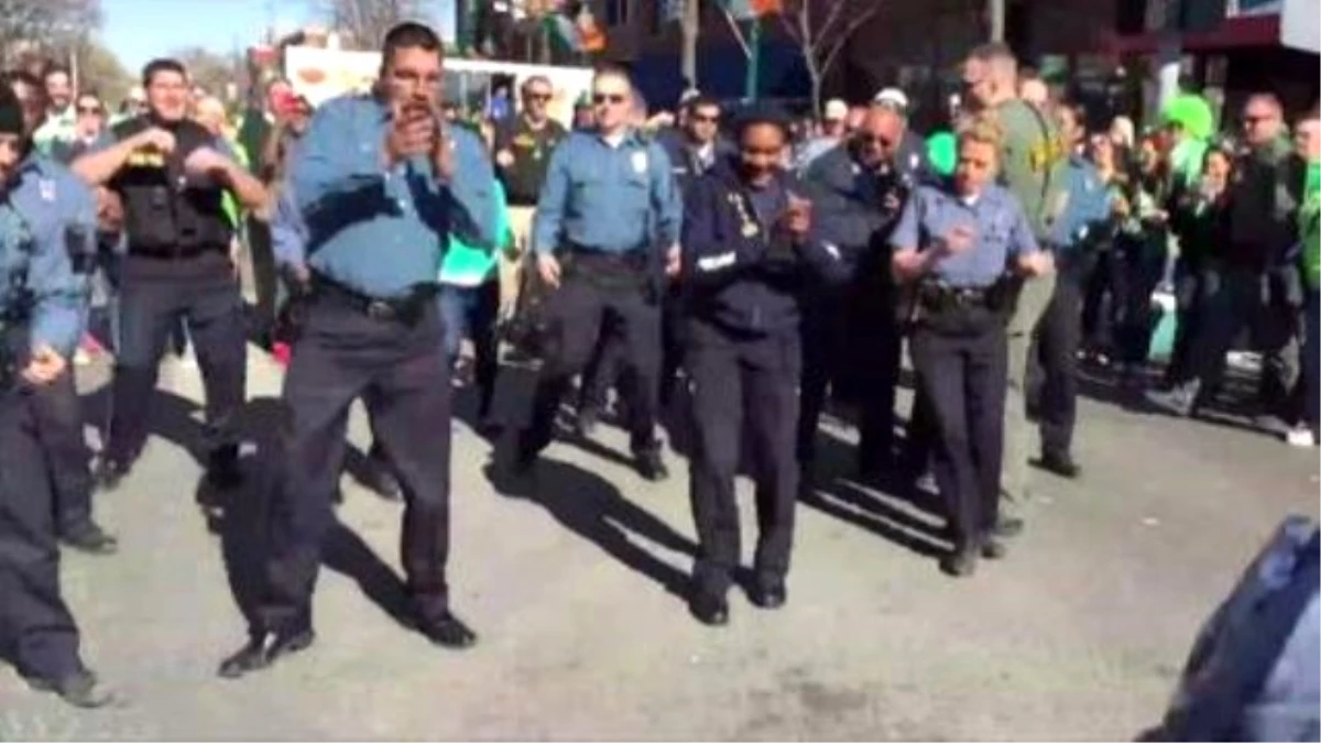 Kansas City Police Flash Mob Surprises Crowd With \'Electric\' Dance